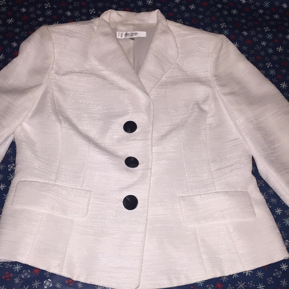 Stunning Shimmering White Jacket Jones Studio 12P